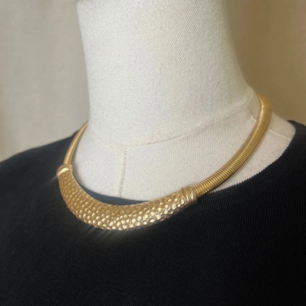 Vintage Gold Tone Hammered Snake Chain Collar Choker Statement Necklace 17